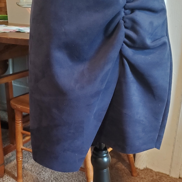 BCBG Generation NWOT Sueded Fabric Skirt 8 - Picture 2 of 6